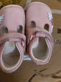 Бебешки обувки Clarc's и Biomecanics и топлинки