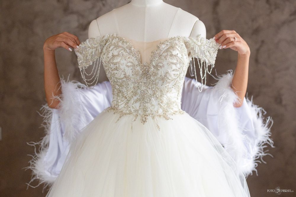 Vand rochie mireasa La Novia