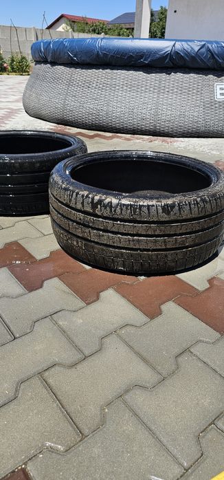 Vând 2 cauciucuri 235 35 19 vara