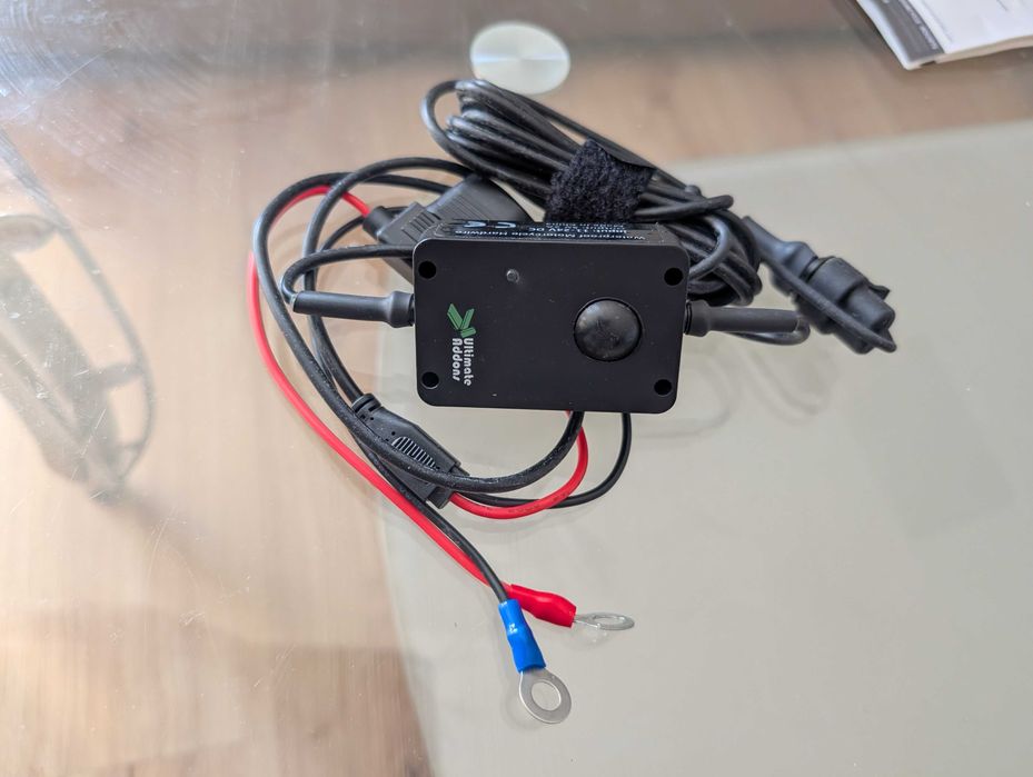 Зарядно за мотор - телефон, навигация (водоустойчиво, чисто ново)