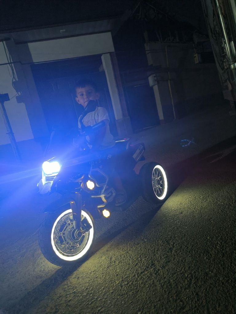 Motoskl elektronika srochni sotiladi