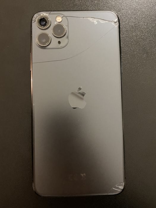 iPhone 11 Pro Max 256GB пукнатини само на задното стъкло
