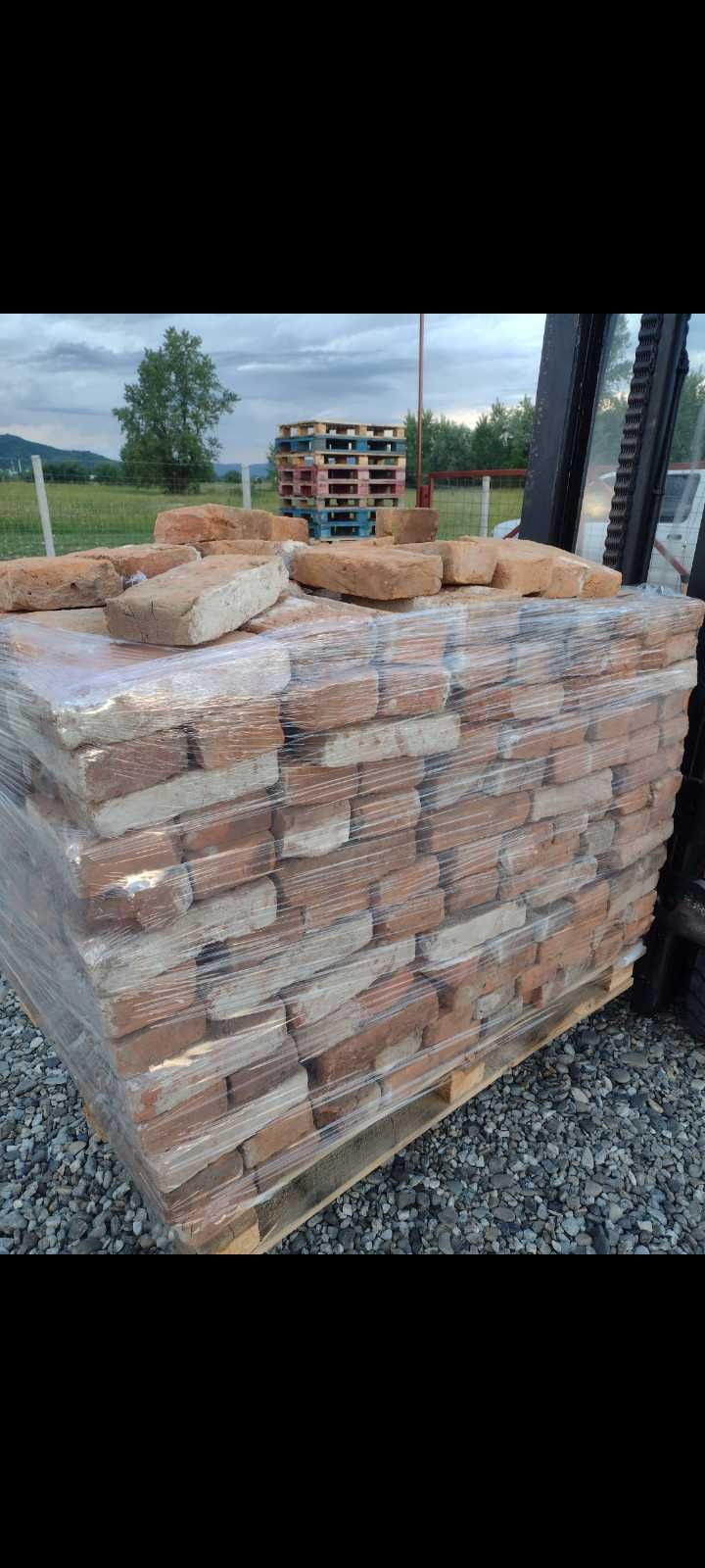 Vand caramida plina in stare buna.