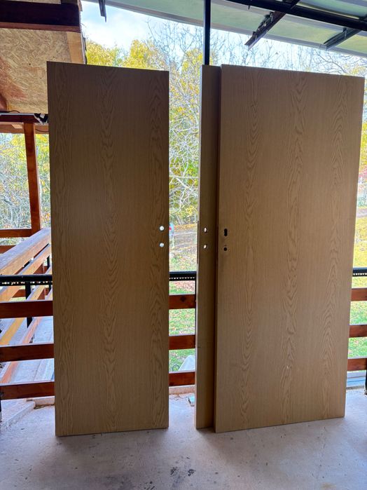 3бр. Масивни интериорни врати