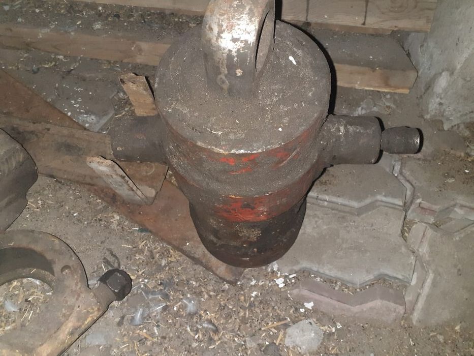 Продам гидравлический цилиндр на камаз