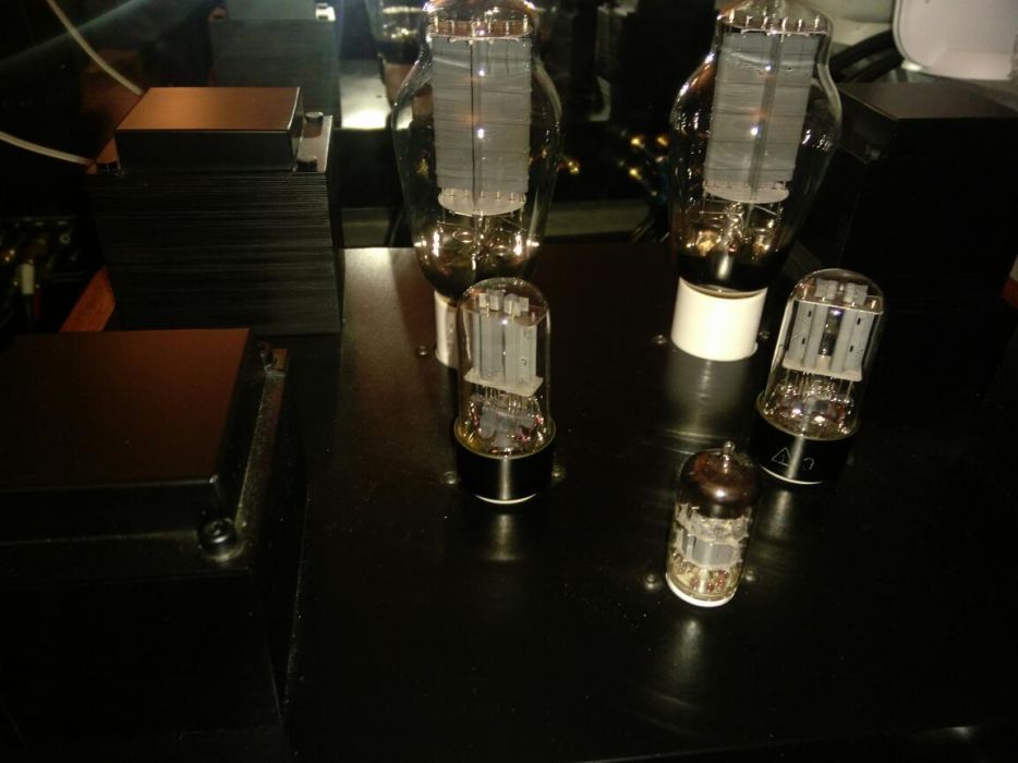 Vind statie pe lâmpi cu 300 b 4000 lei