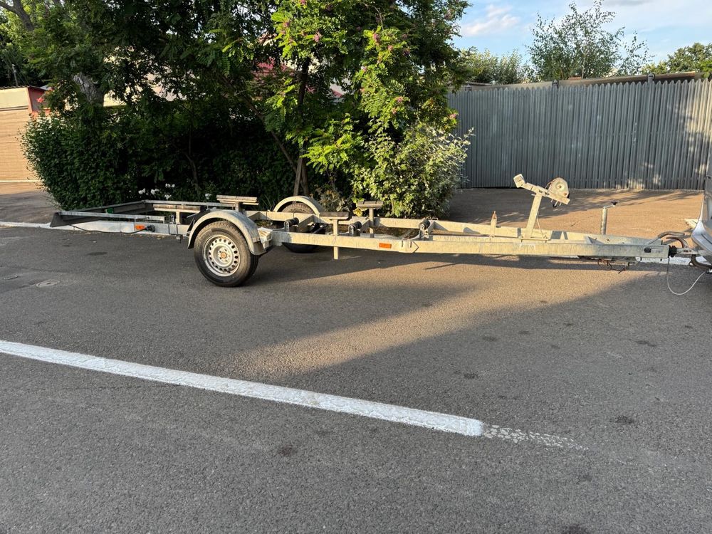 Vand peridoc barca DIMKA de 1350 kg cu sistem de franare