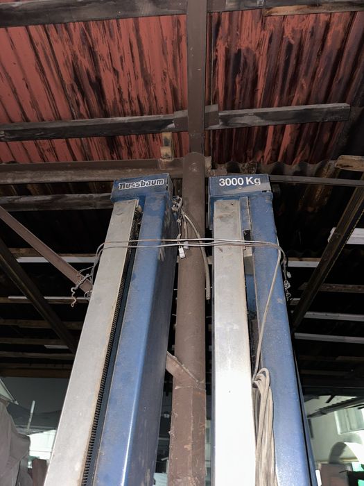 Подъемник винтовой 2шт в рабочем состоянии срочно