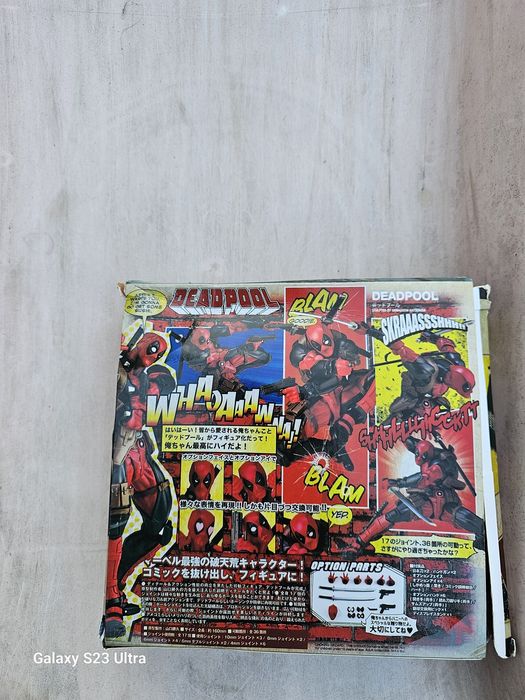 Vând figurina deadpool...