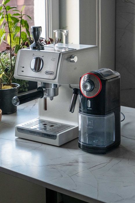 Кофеварка рожковая Delonghi, кофемолка Molino