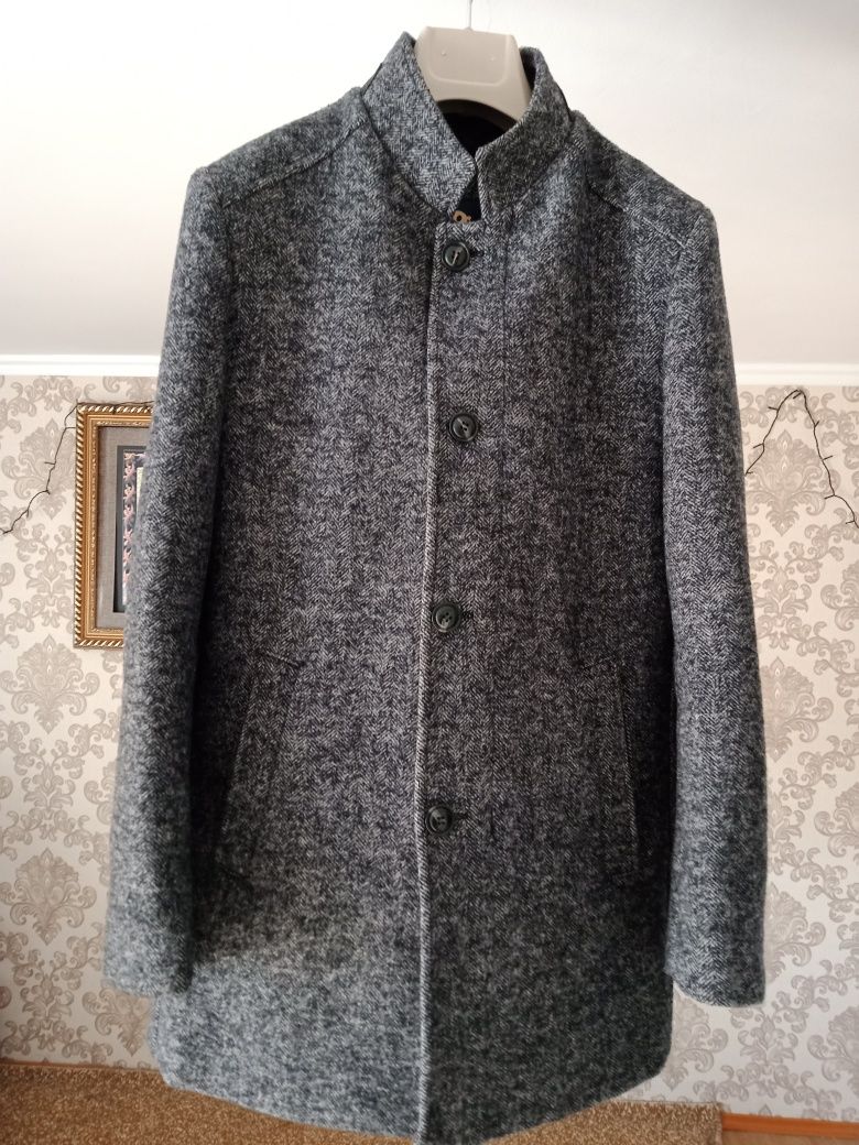 Продаю мужское пальто в отличном состоянии