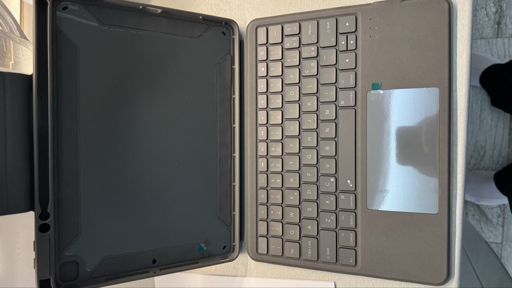 Ipad кейс с клавиатура 10.2” ipad 7,8,9