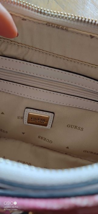 Дамска чанта GUESS
