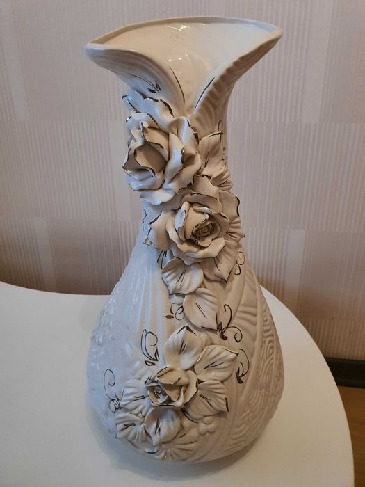 Ваза напольная  лепнина  .