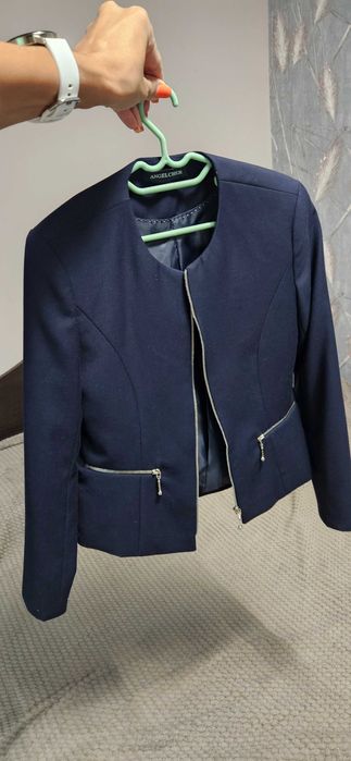 Продам школьный пиджак на девочку