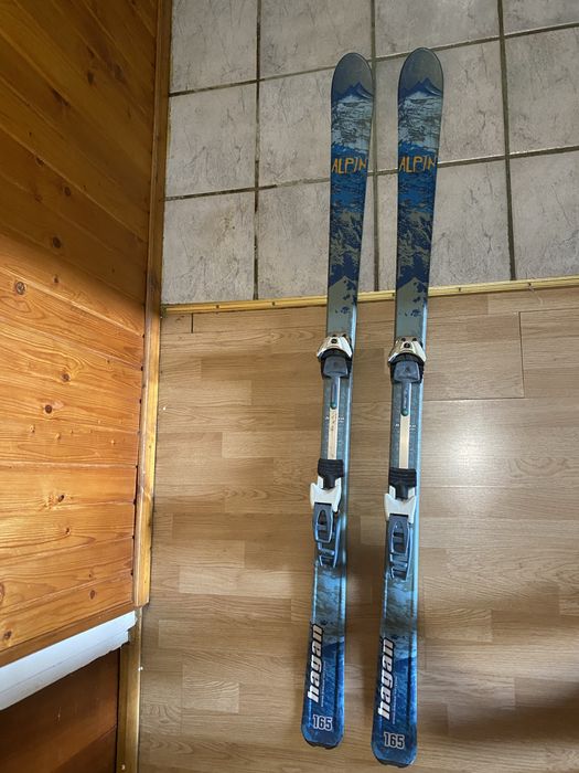 Schiuri de tura cu piei de foca