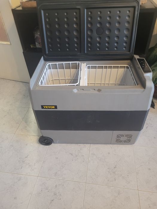 ХладилникVEVOR  60 л 12-24и220волта