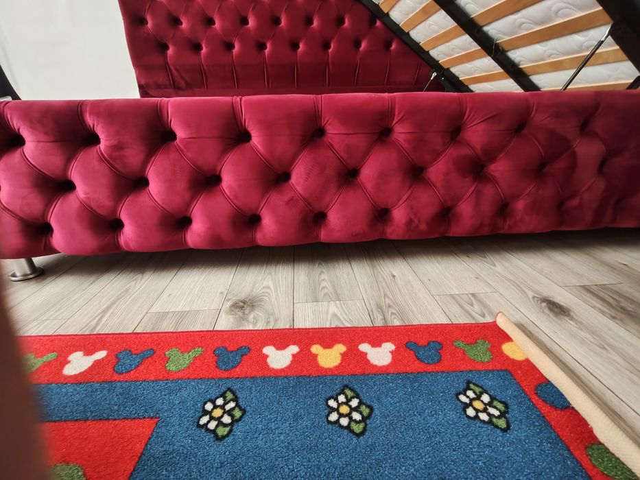 Pat tapițat de colt pentru copii