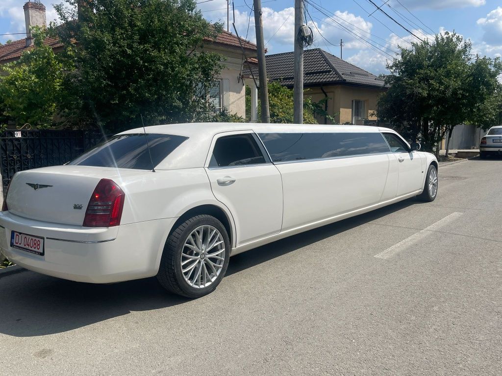 Limuzina de inchiriat pentru evenimente,nunti,plimbari