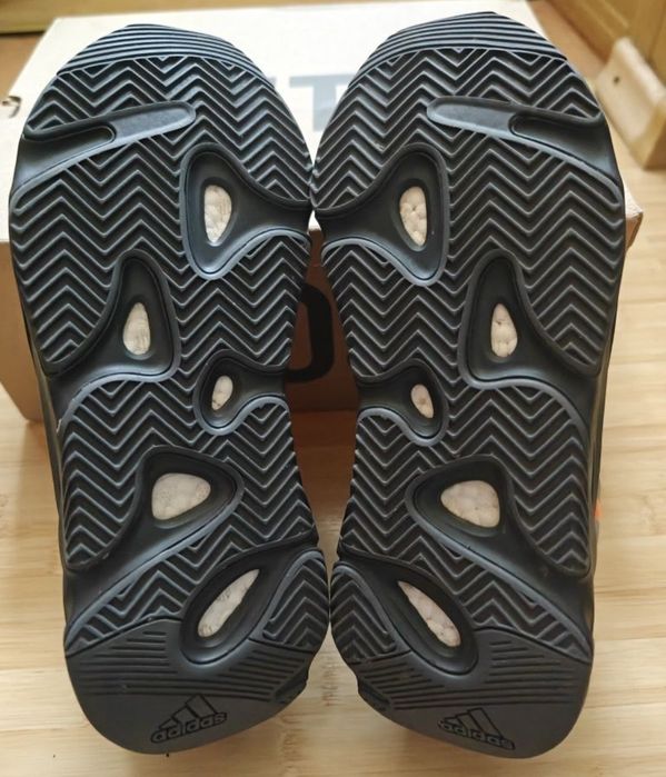 Adidas Yeezy 700 MNVN orange marimea 42.5(27cm)