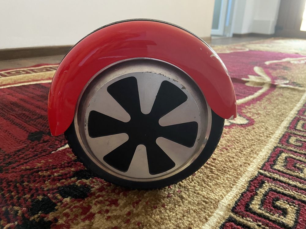 Vând hoverboard roșu