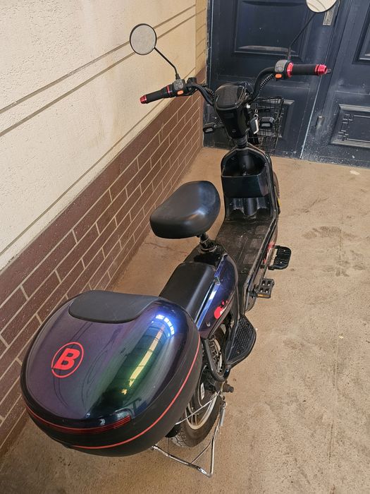 Продаётся (Сотилади) электрический скутер BONVI