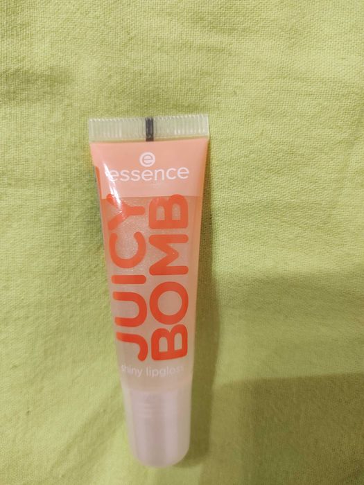 Гланц за устни, плодов аромат, три вида