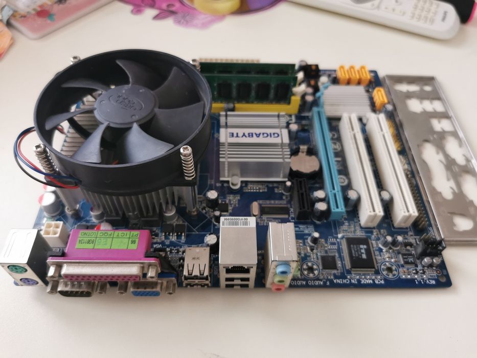 Kit Intel E5700+Gigabyte G31+4GB RAM