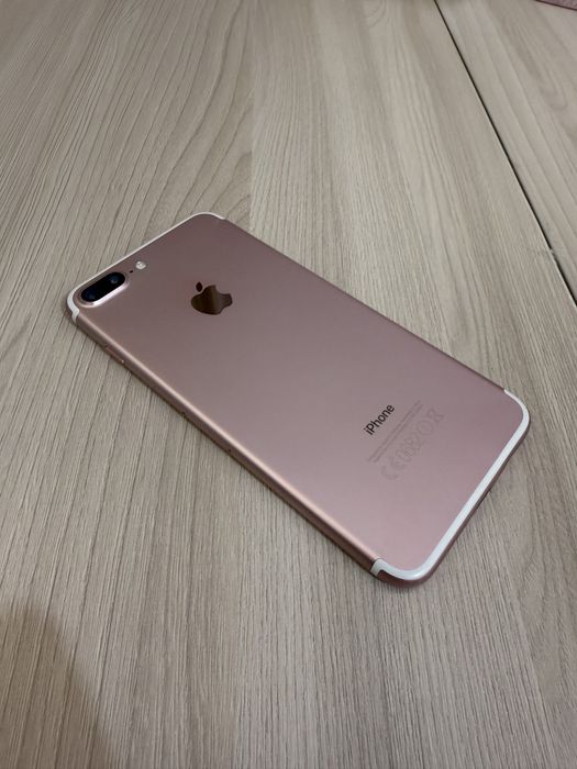 iPhone 7plus розовый