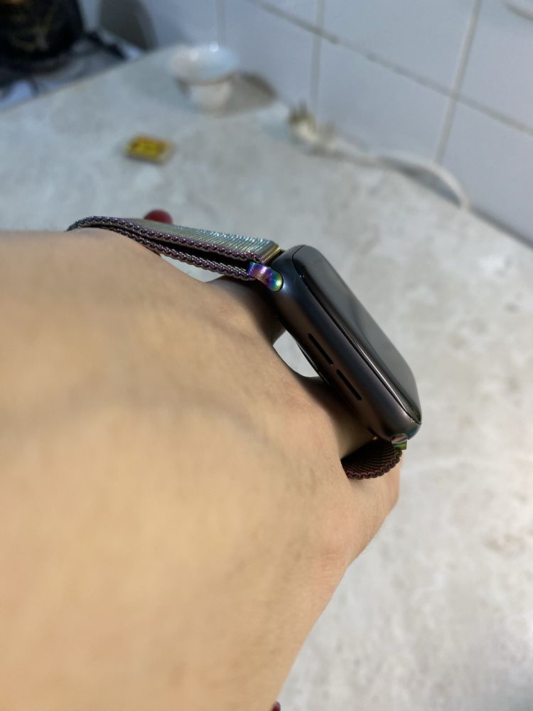 Продам Apple watch 5