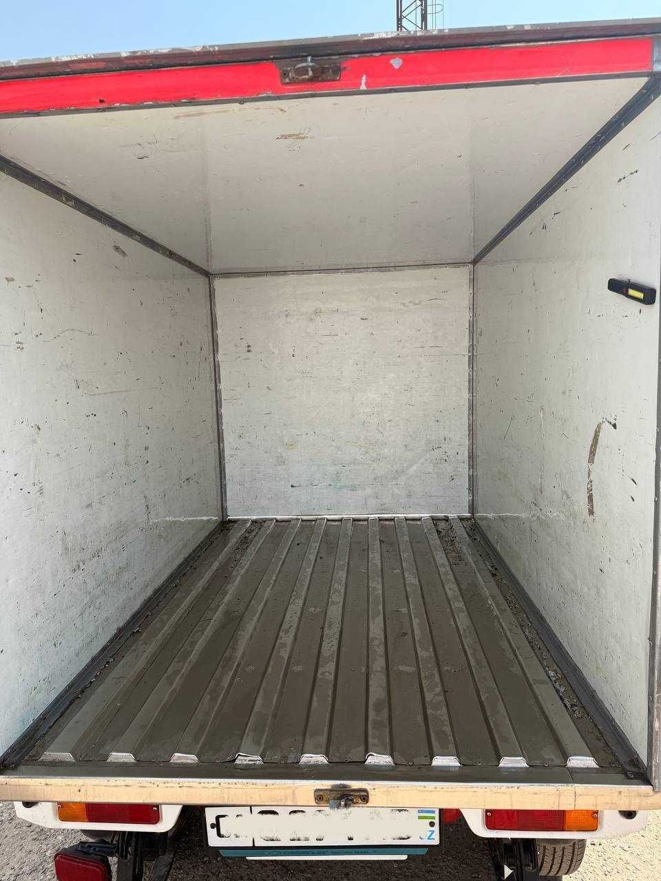 Labo Изотермик  фургон 6 000 у.е.
