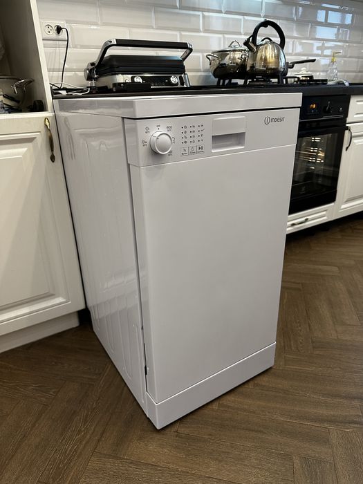 Новая посудомоечная машина Indesit