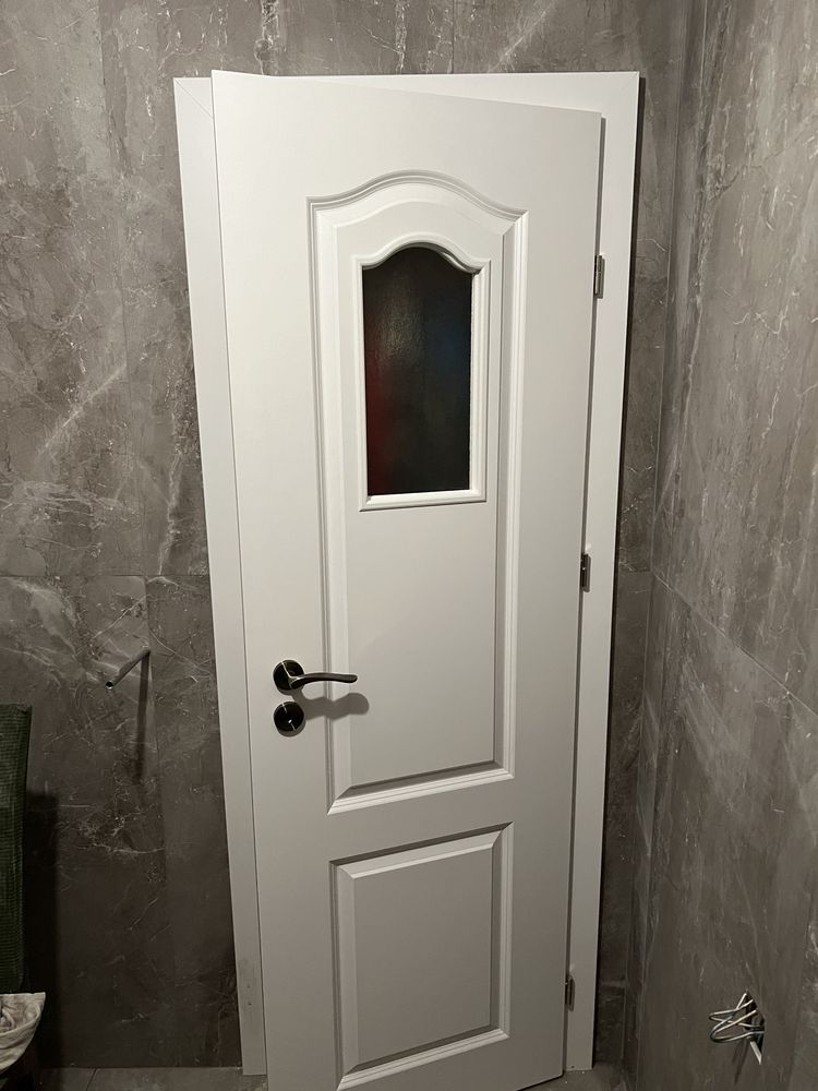 Montam usii interior exterior