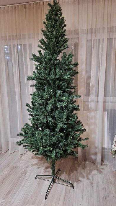 2 brazi artificiali 1,8m si 2,2m + 2 ghirlande brad 2m fiecare