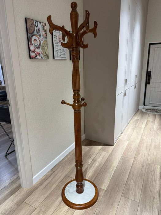 Продам вешалку для одежды