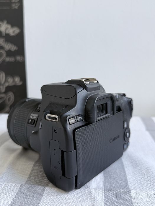 Vand canon dslr EOS 250D si obiectiv