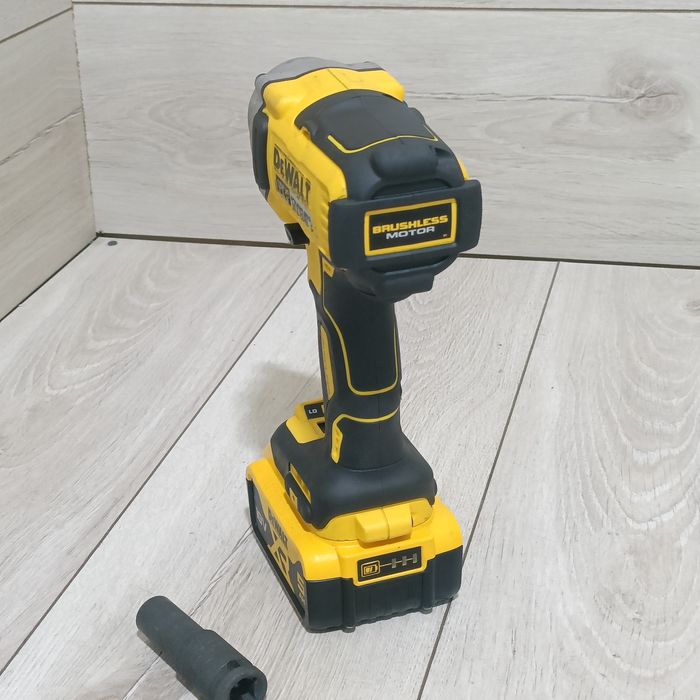 Impact cu patrat 1/2 DeWalt DCF894