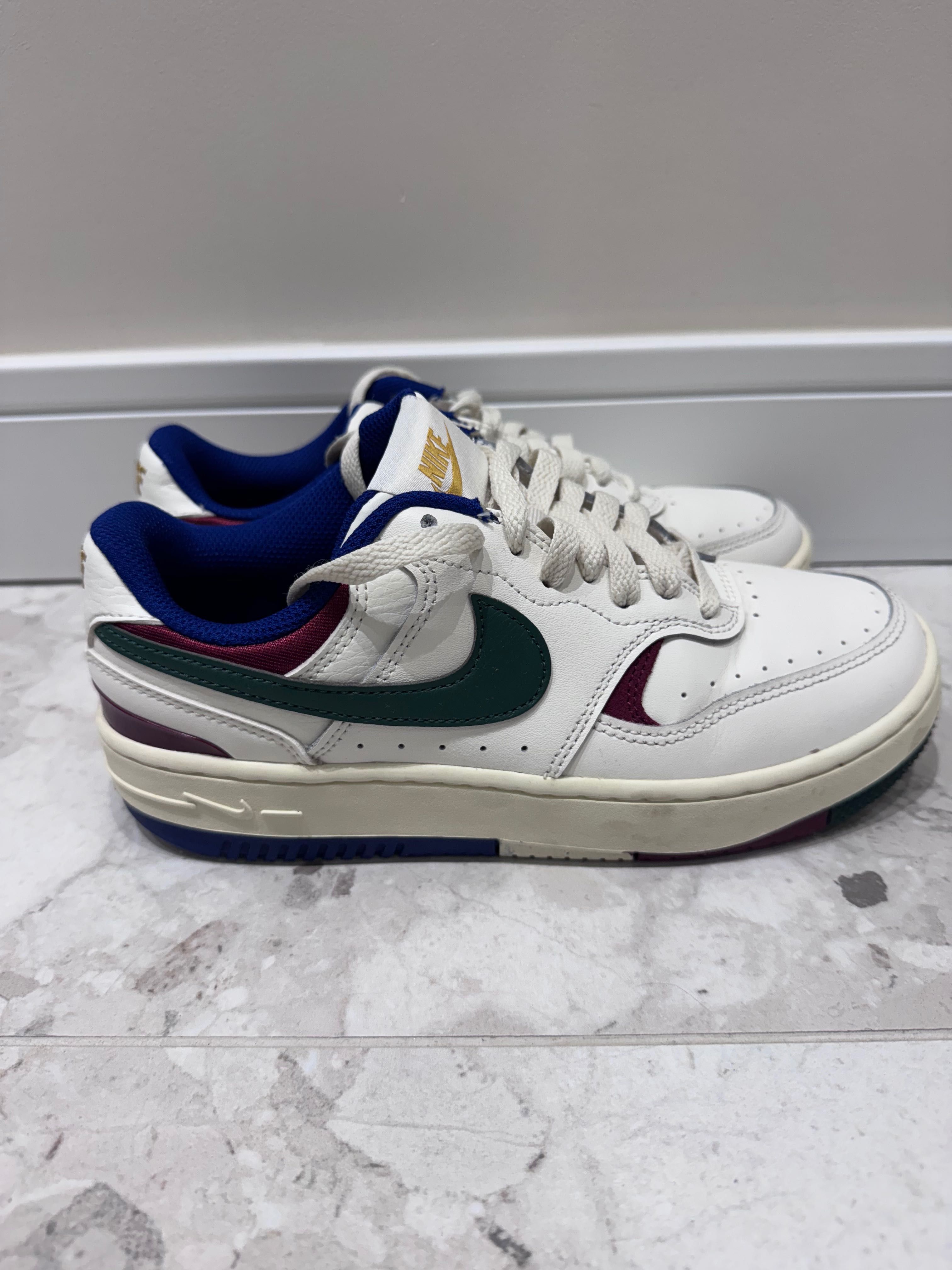 Маратонки nike  и tommy jeans