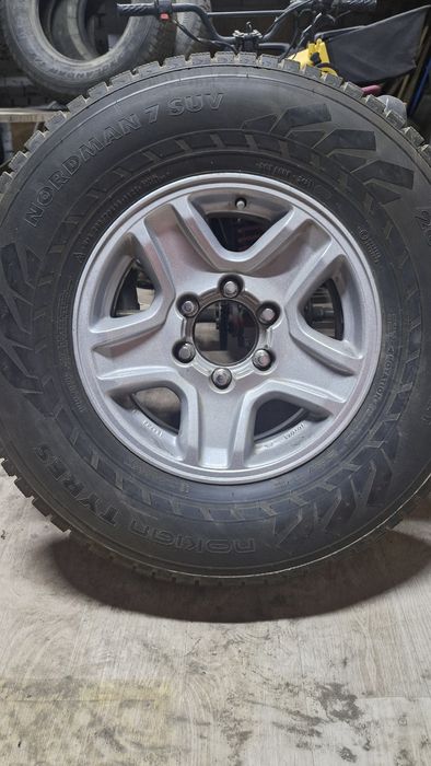 Диски с шинами. В отличном состоянии