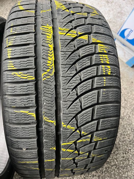 зимни гуми Nokian 235/40/18-2 бр + 1бр 255/35/18 - цена 240 лв
