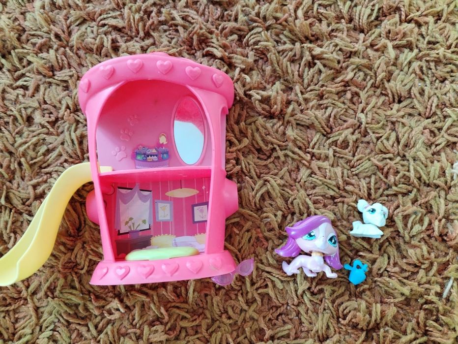 Littlest Pet Shop Hydrant Hangout Playset