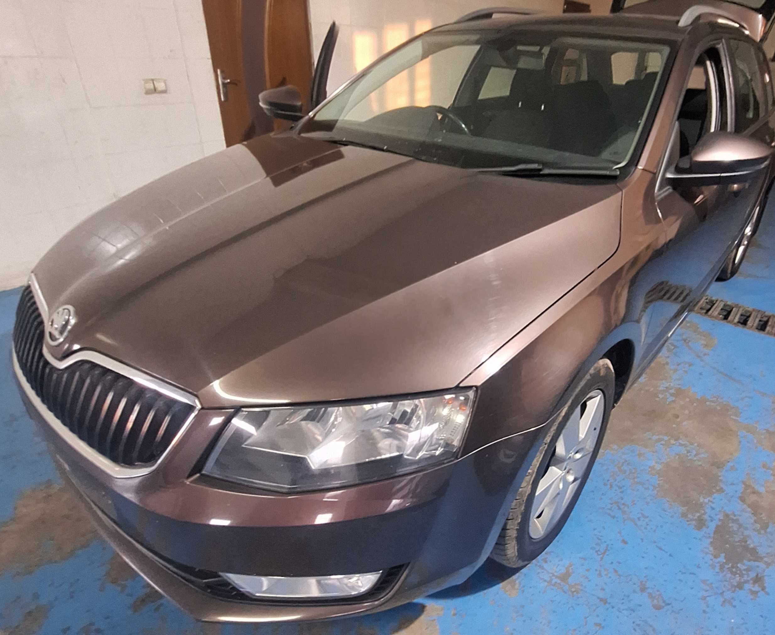 Dezmembrez SKODA OCTAVIA 3 break/ combi  1.6 tdi cod culoare LF8Z