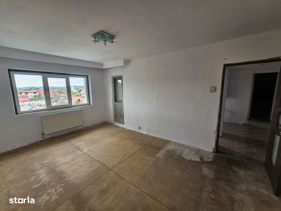 Apartament cu 2 camere de vânzare în Curtea de Argeș.