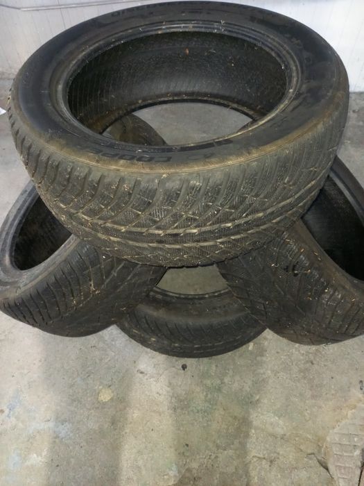 Vind 4 anvelope iarnă 265../50r19