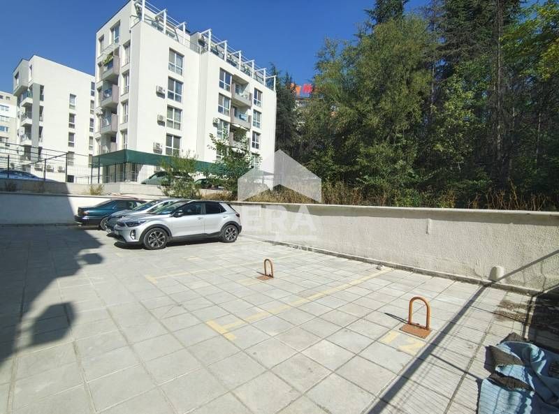 Ексклузивно открито паркомясто за продажба, към нова сграда на ул. Вас