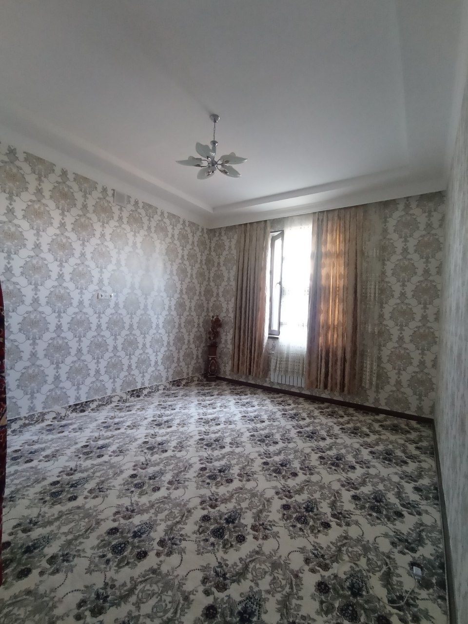 Уй сотилади 3.5 сотх 5та хона