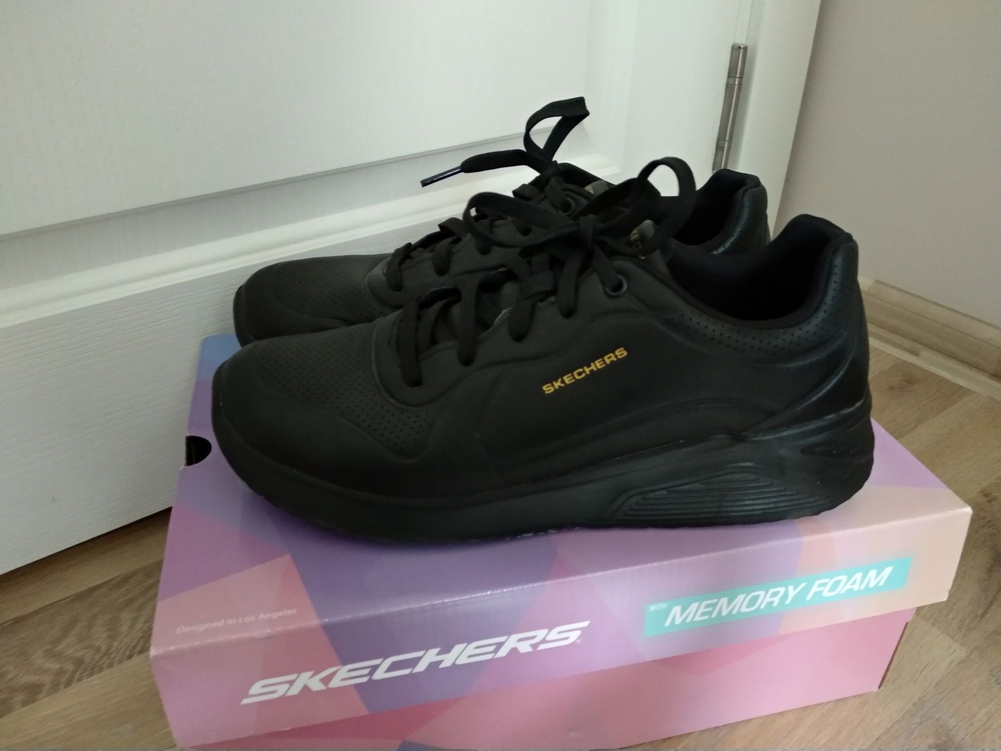 Дамски черни сникърси Sketchers 40 номер