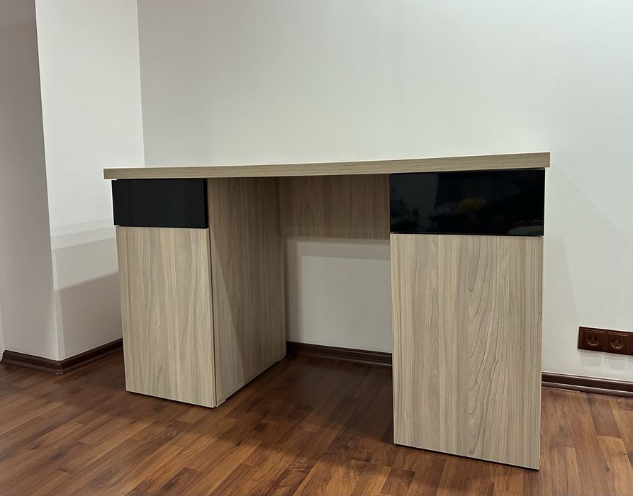 Birou modern - Stare Excelenta - Spatios si Stabil