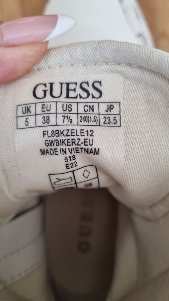 Дамски бори GUESS