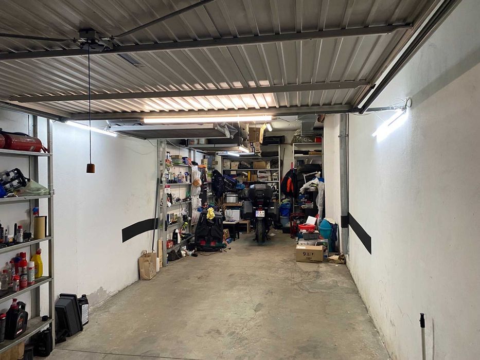 Продава 2-стаен апартамент и двоен гараж на ул. Риккардо Ваккарини